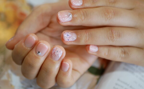 愛知県知多郡阿久比町 Caresalon Fluff ケアサロン フラフ ジェルネイルをご利用されるすべてのお客様へ丁寧なケア 本格的なプロのネイルケア 飾らなくても美しい指先に 全てはケアから始まります お客様に似合う自然な美しさを追求いたします 名鉄河和線